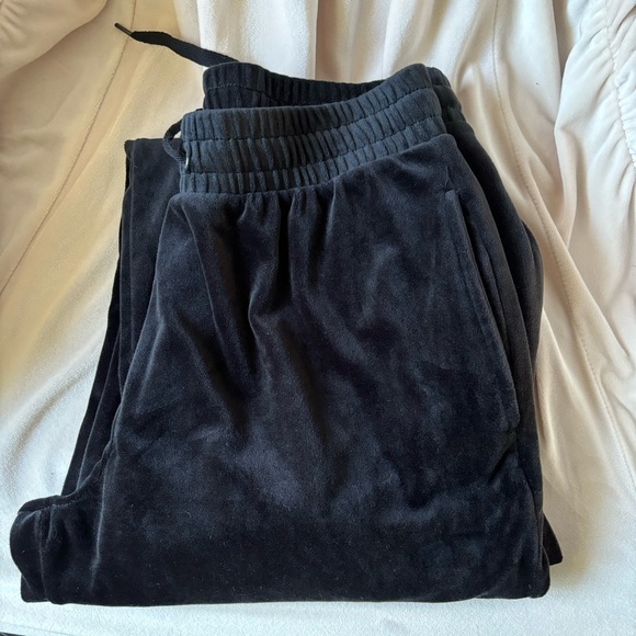 NWOT Forever 21 Black Velour Tracksuit Size Large - Picture 3 of 7